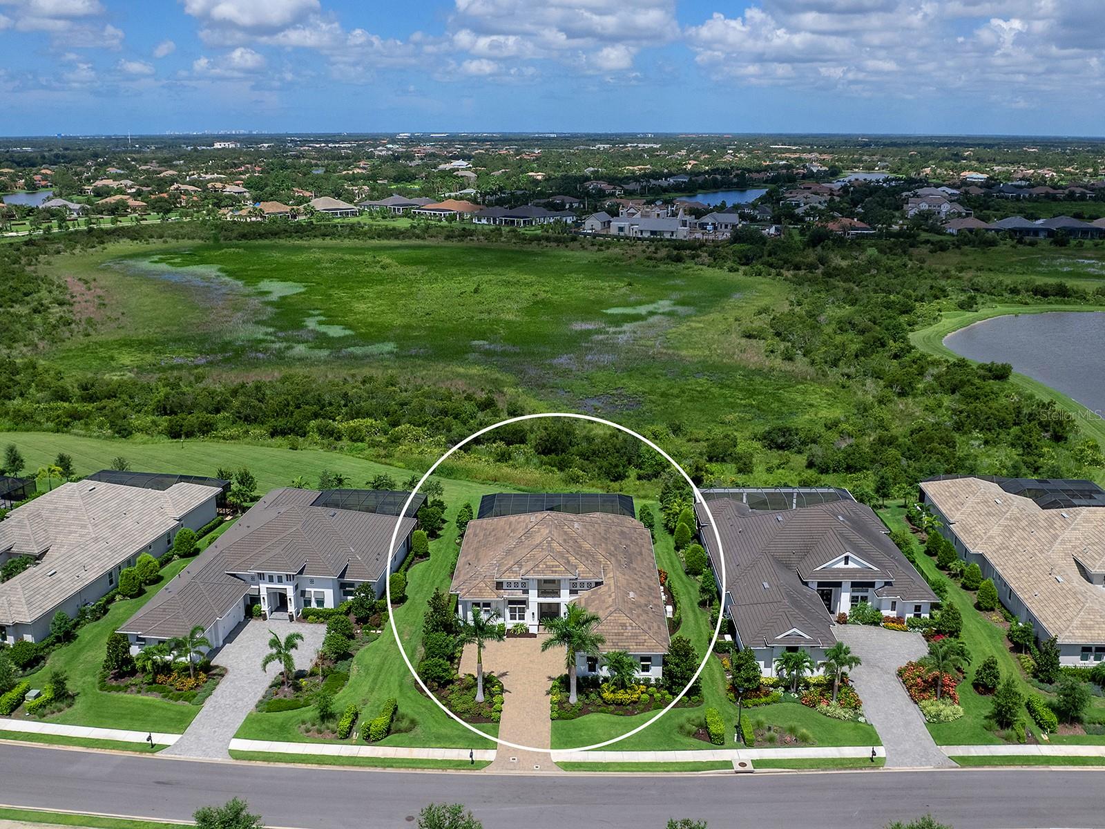 LAKE CLUB - Residential