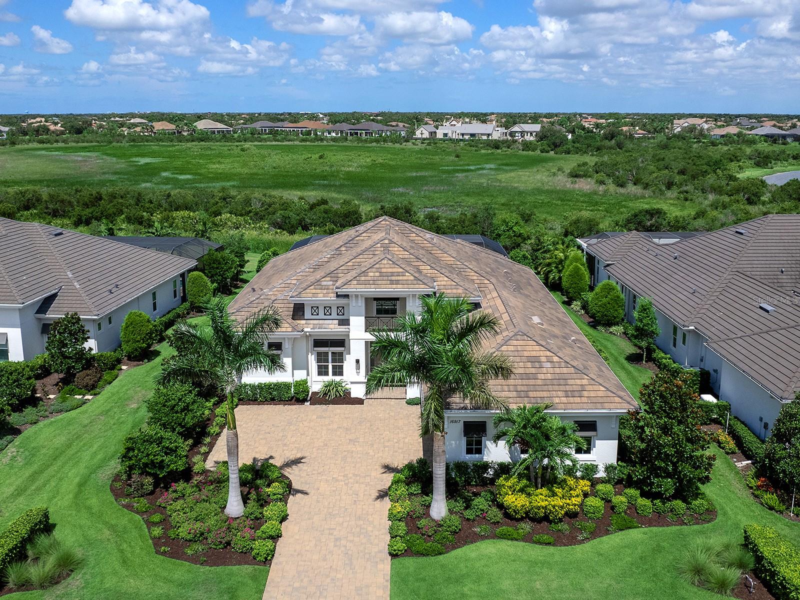 LAKE CLUB - Residential