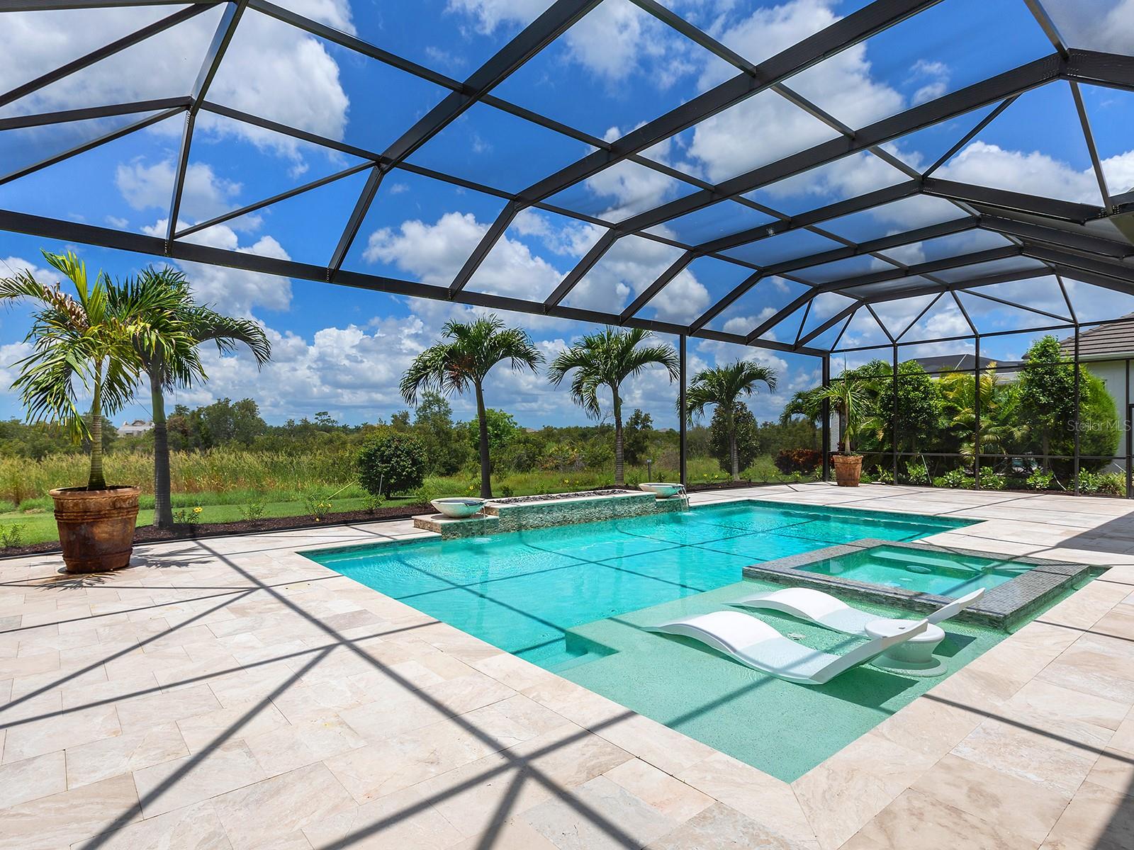 LAKE CLUB - Residential