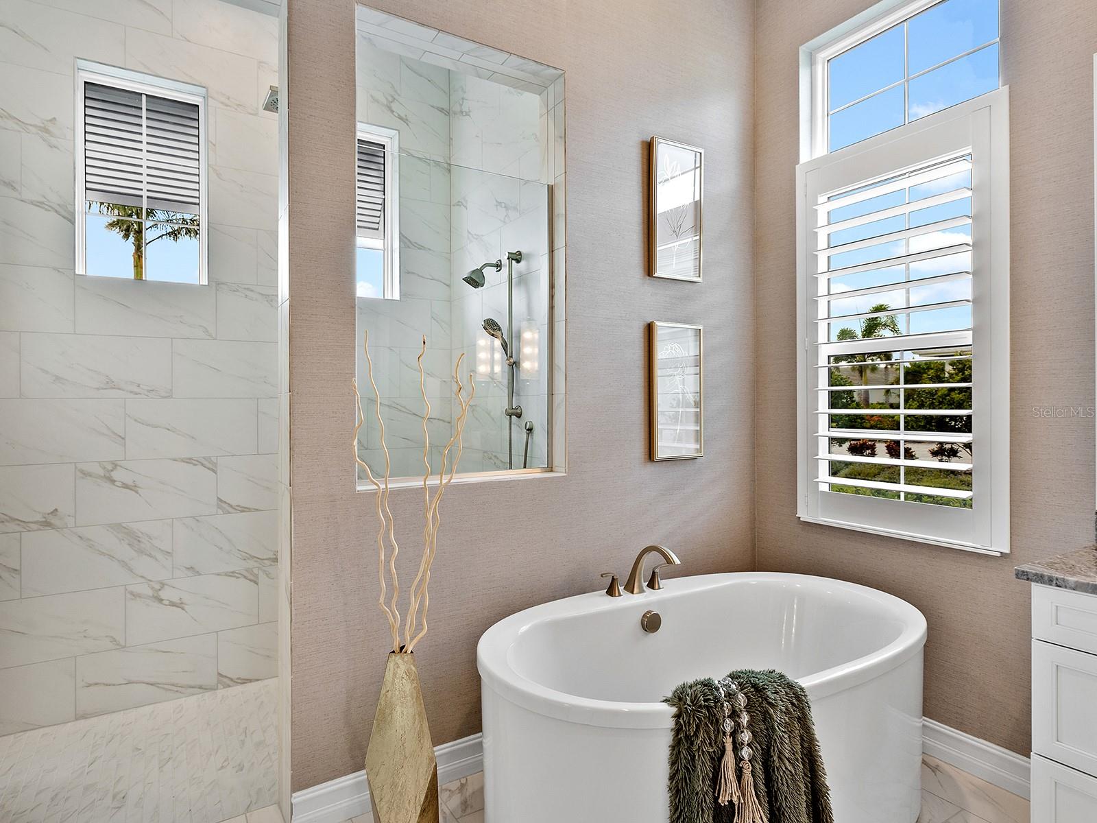 LAKE CLUB - Residential