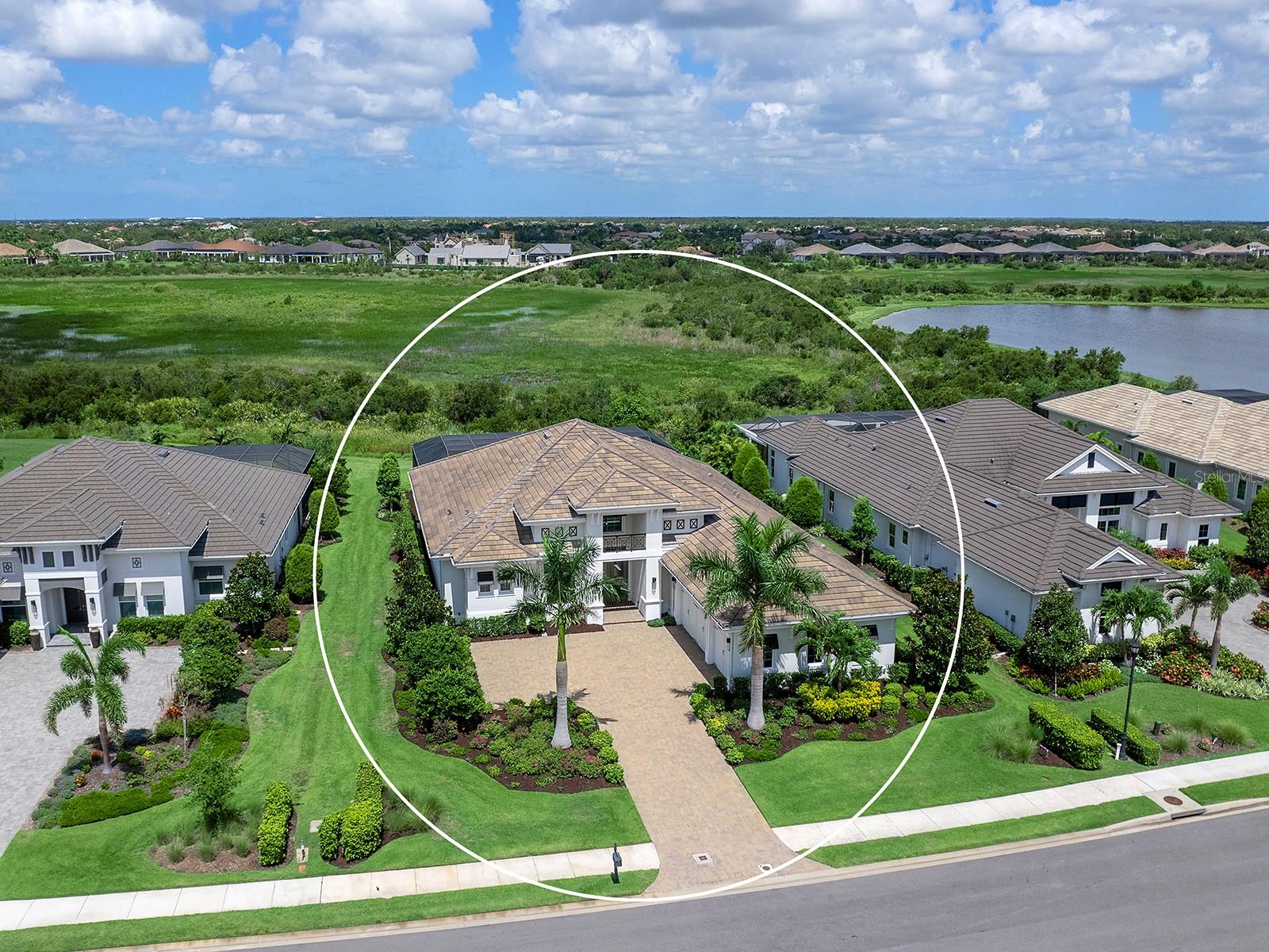 LAKE CLUB - Residential