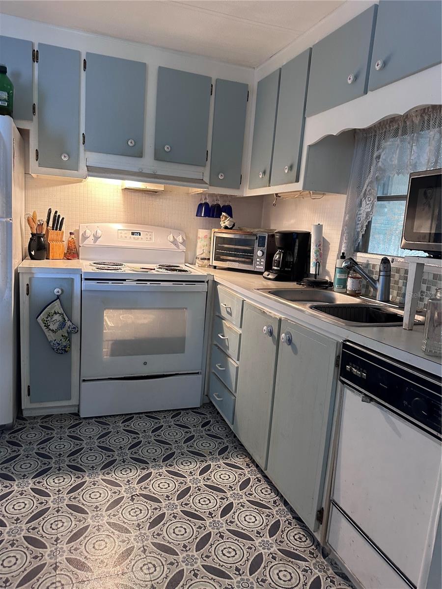 FAIRWAY VILLAGE MOBILE HOME PARK UNREC - Residential