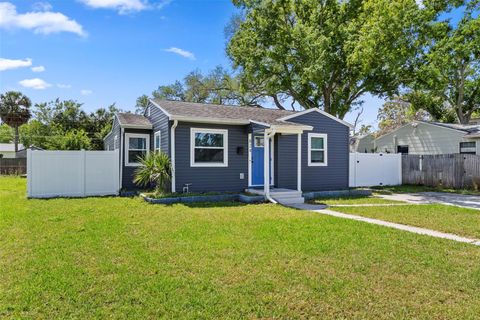 Photo of 824 61st Avenue NE, St Petersburg, FL 33703 (MLS # TB8494268)