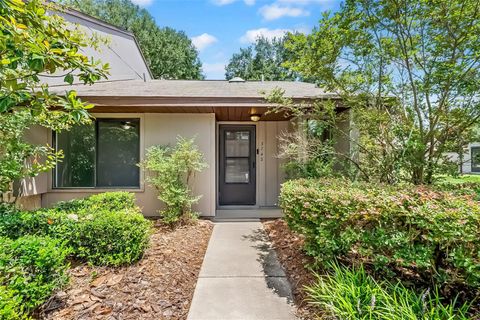 Photo of 3742 NW 56th Lane, Gainesville, FL 32653 (MLS # GC533009)