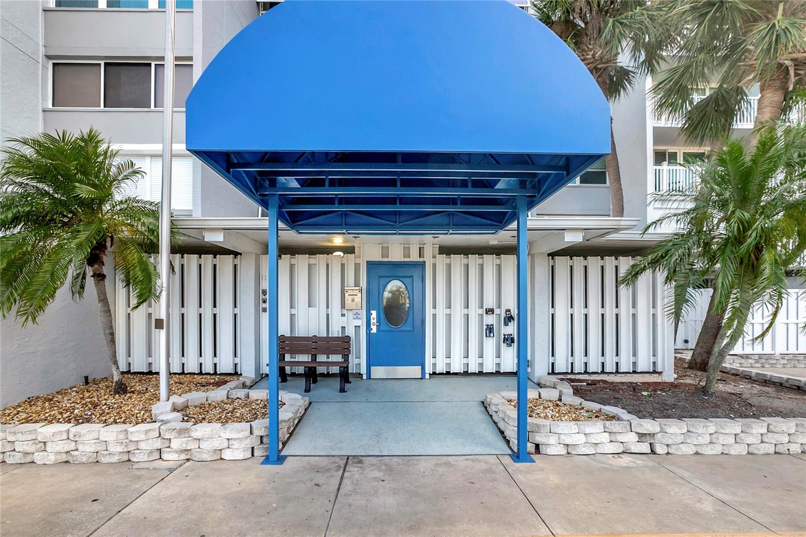 TREASURE ISLAND TENNIS & YACHT CLUB - Residential