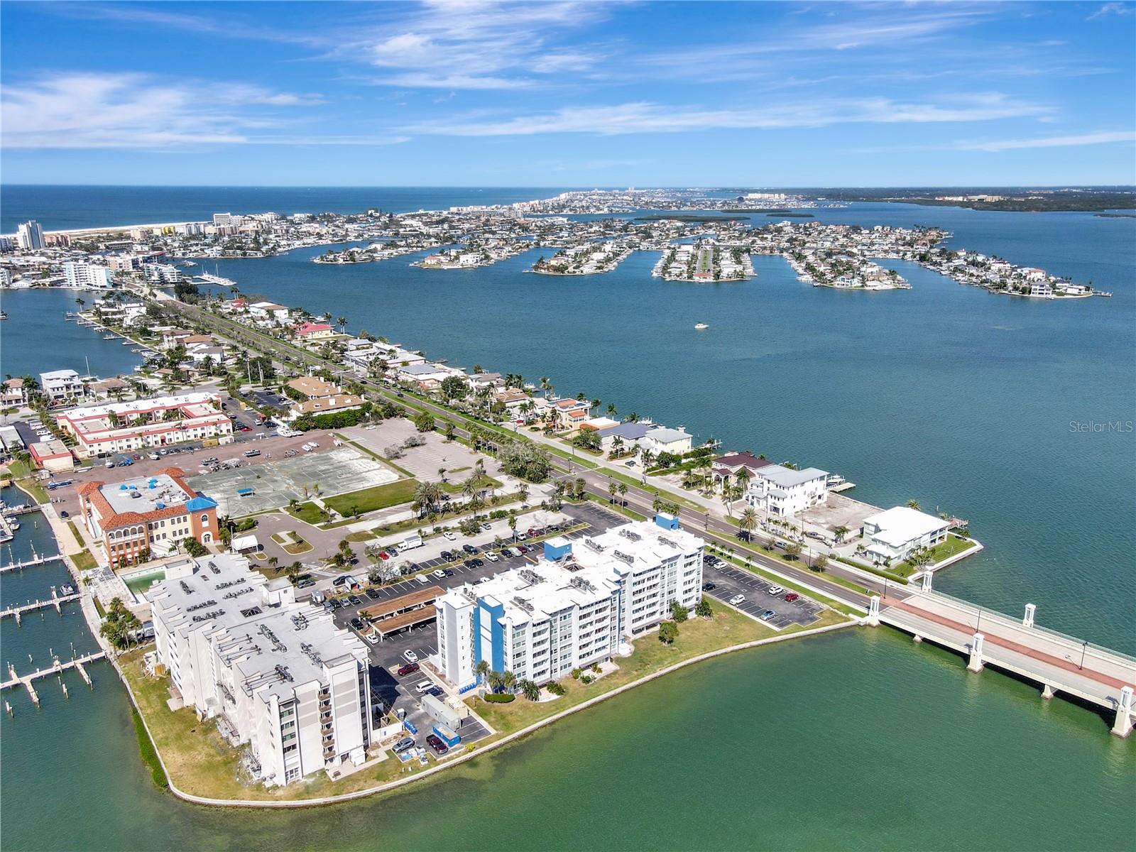 TREASURE ISLAND TENNIS & YACHT CLUB - Residential