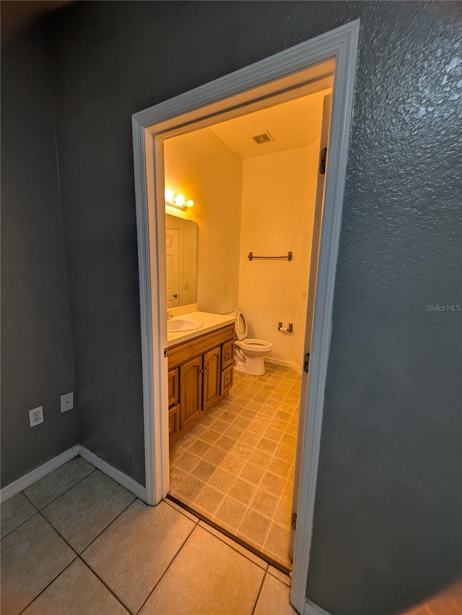OAK RIDGE CONDO - Residential Lease