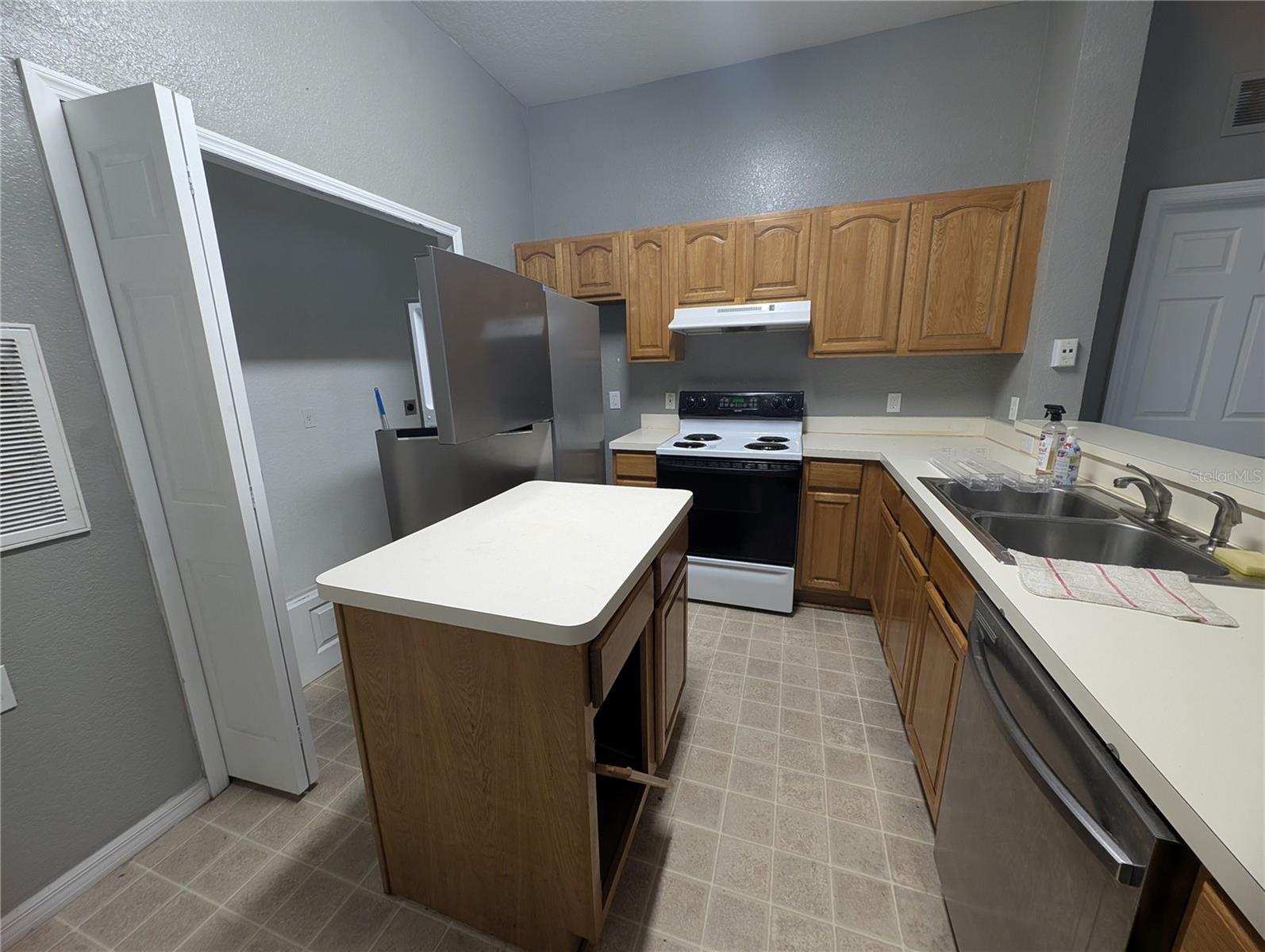 OAK RIDGE CONDO - Residential Lease