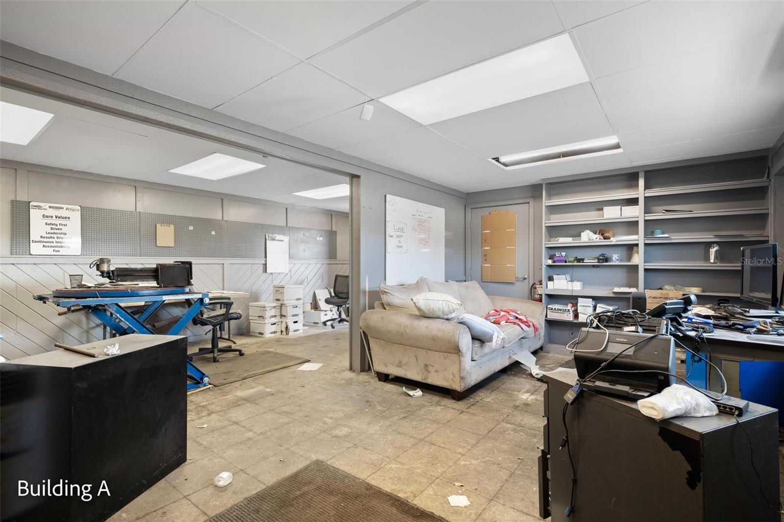 PINELLAS GRVS - Commercial Sale