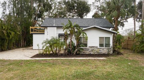 A home in PALMETTO