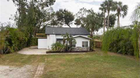 A home in PALMETTO