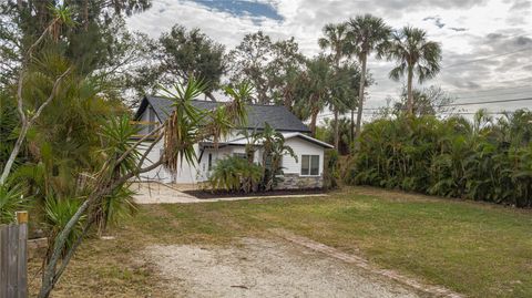 A home in PALMETTO