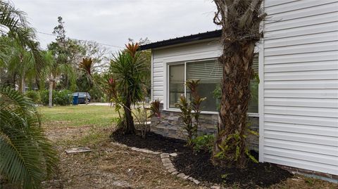 A home in PALMETTO