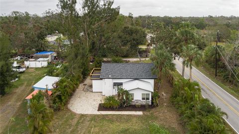 A home in PALMETTO