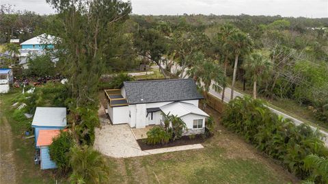 A home in PALMETTO