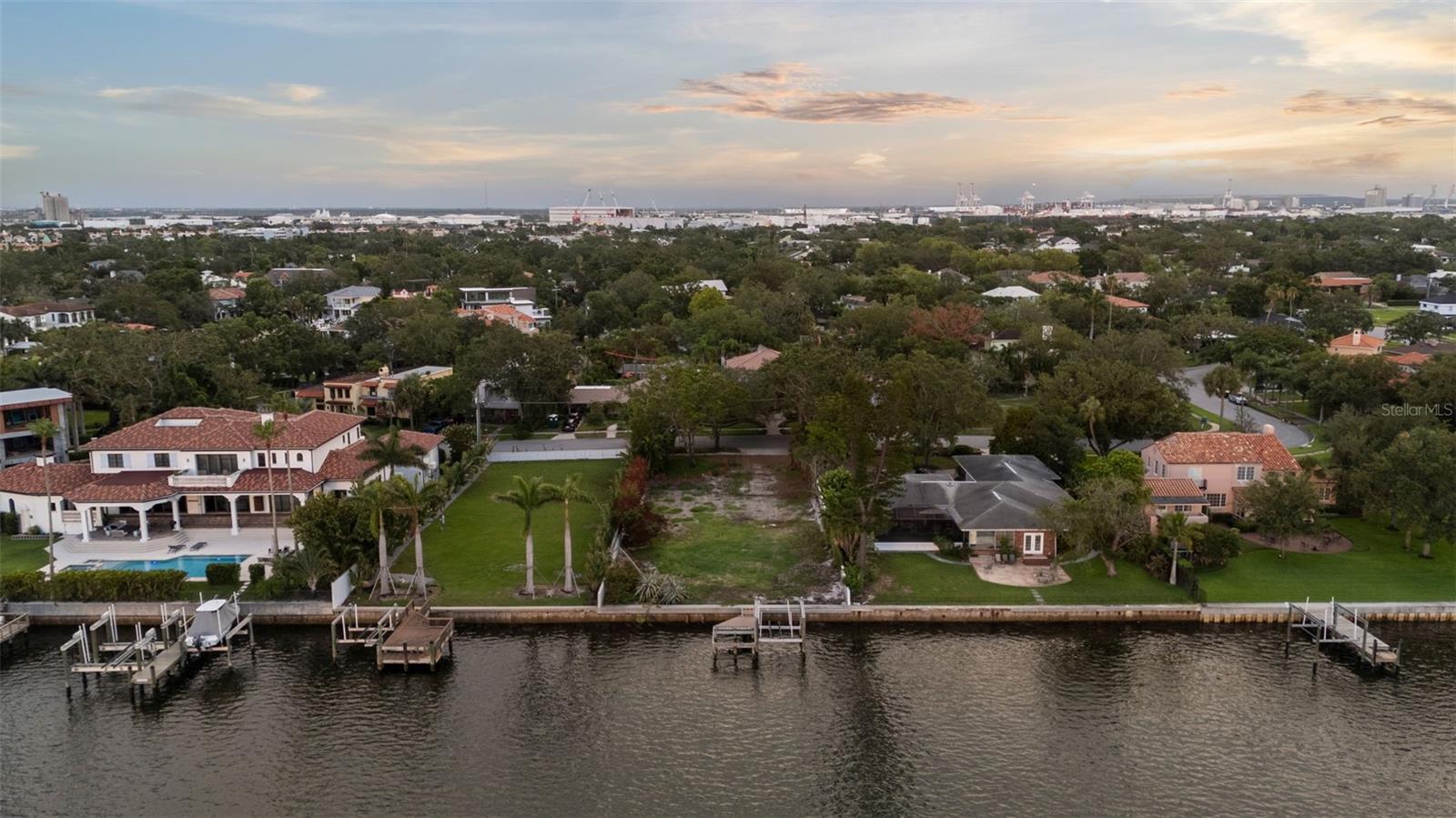 DAVIS ISLANDS PB10 PG52 TO 57 - Residential