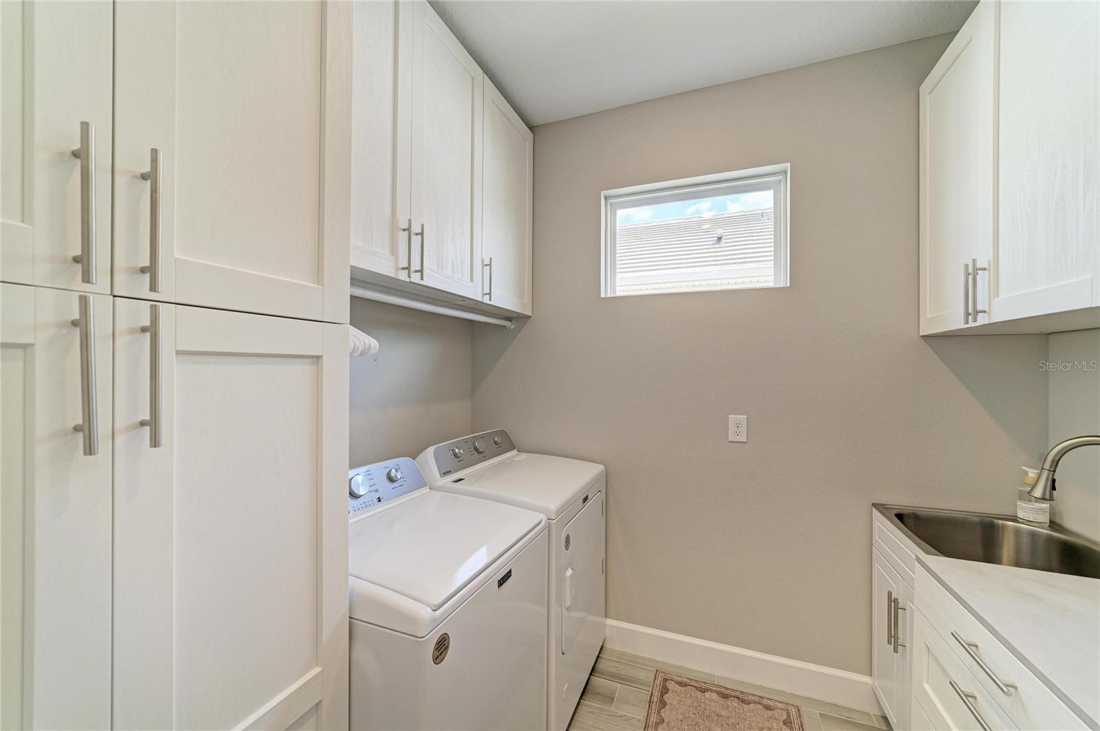 AZARIO ESPLANADE PH V - Residential