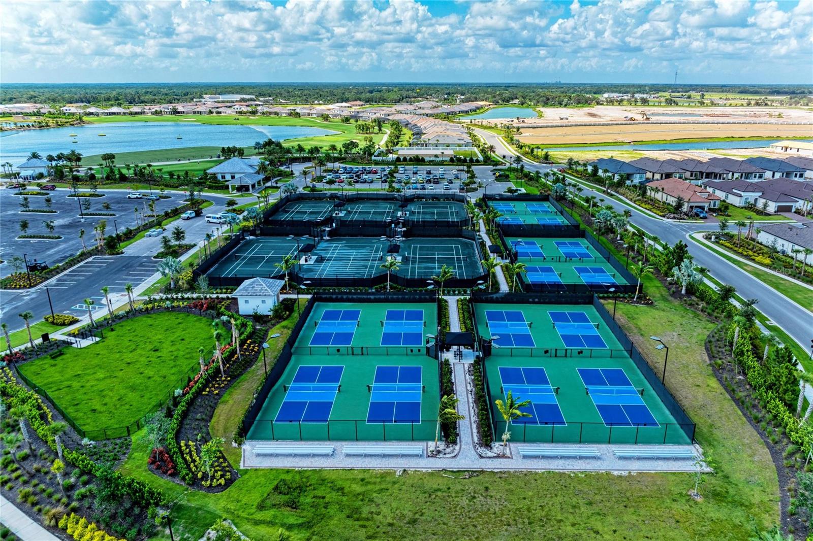 AZARIO ESPLANADE PH V - Residential