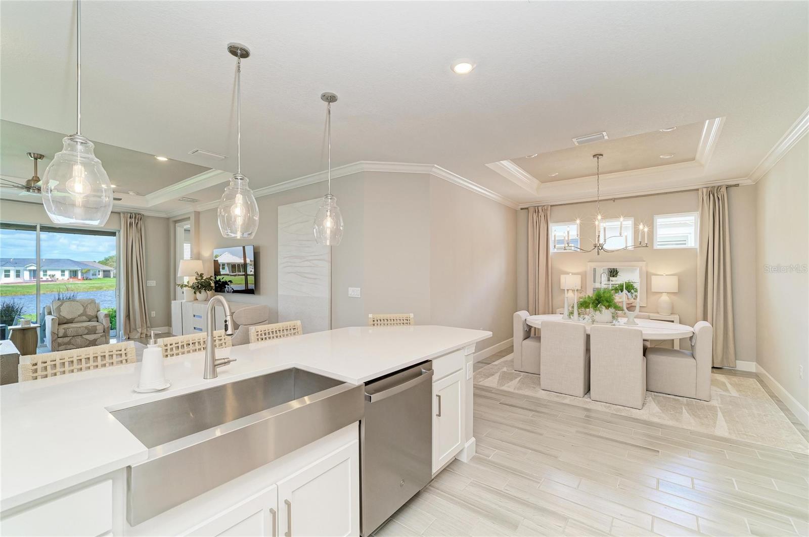 AZARIO ESPLANADE PH V - Residential