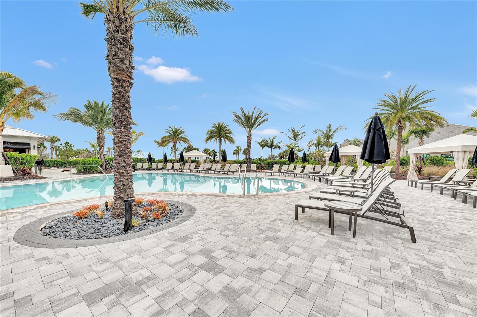 AZARIO ESPLANADE PH V - Residential