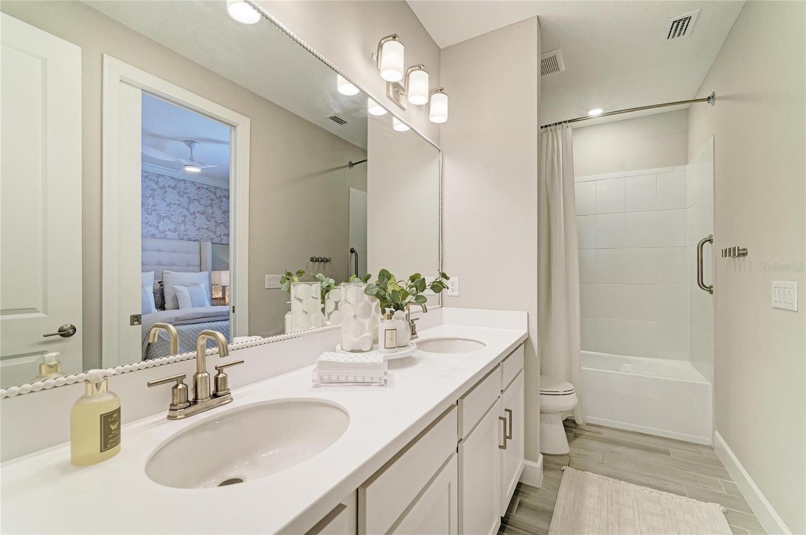 AZARIO ESPLANADE PH V - Residential