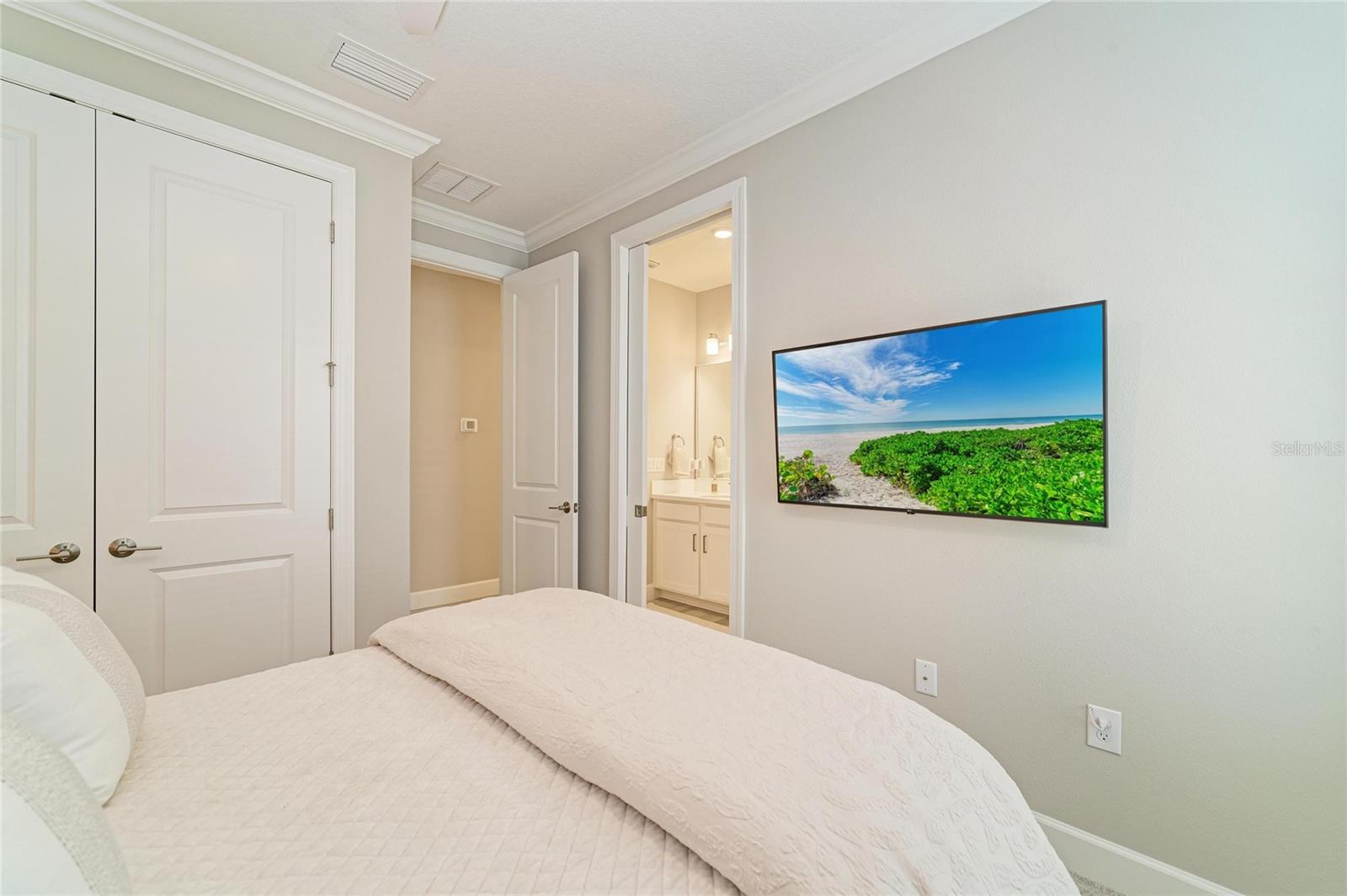 AZARIO ESPLANADE PH V - Residential