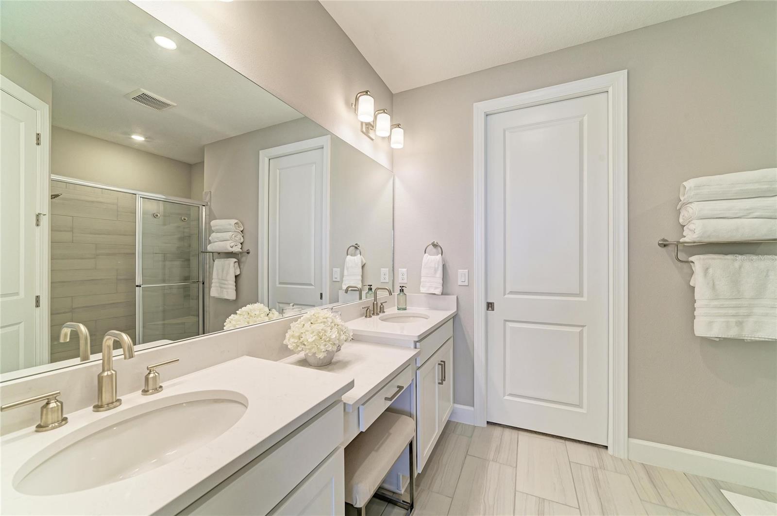 AZARIO ESPLANADE PH V - Residential