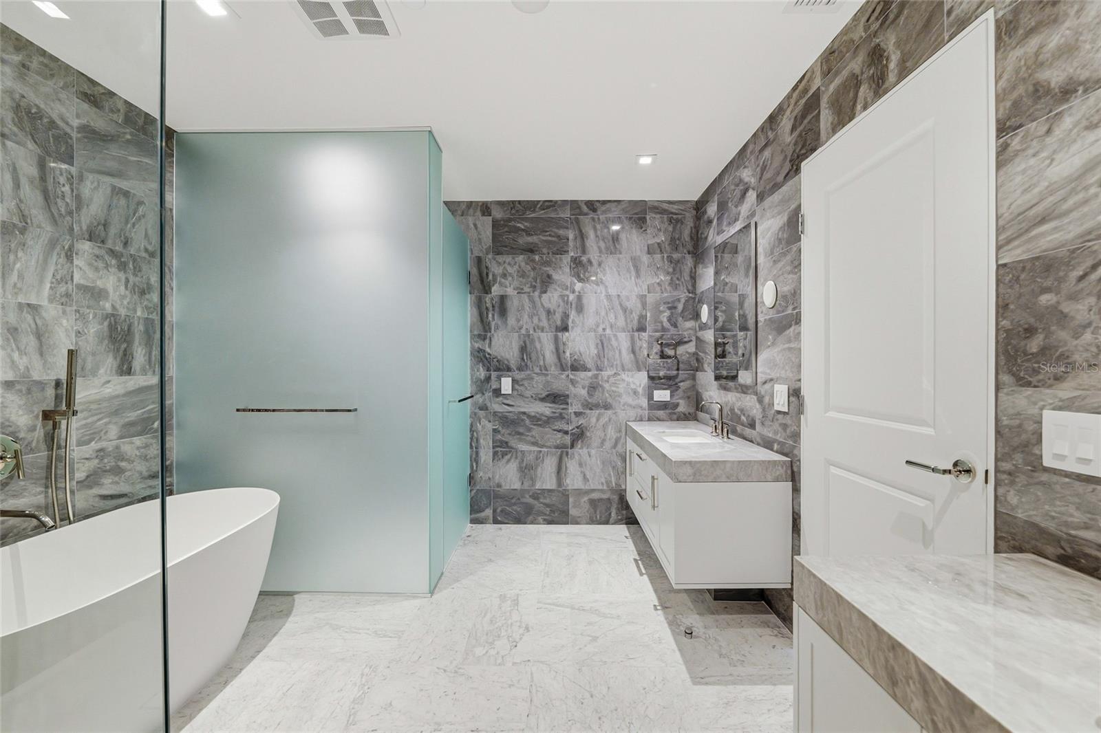 BAYSHORE YSABELLA CONDOMINIUM - Residential