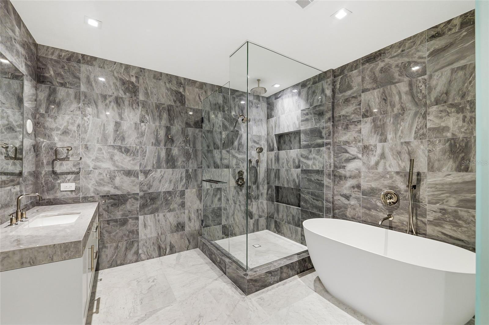 BAYSHORE YSABELLA CONDOMINIUM - Residential