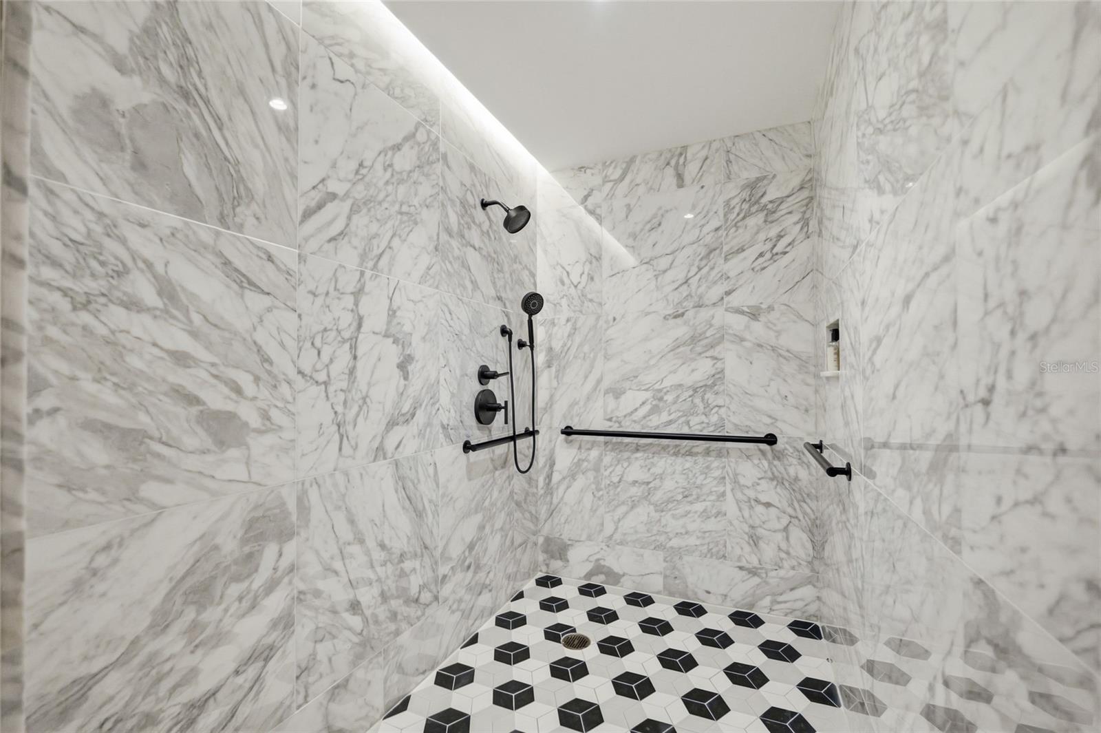 BAYSHORE YSABELLA CONDOMINIUM - Residential