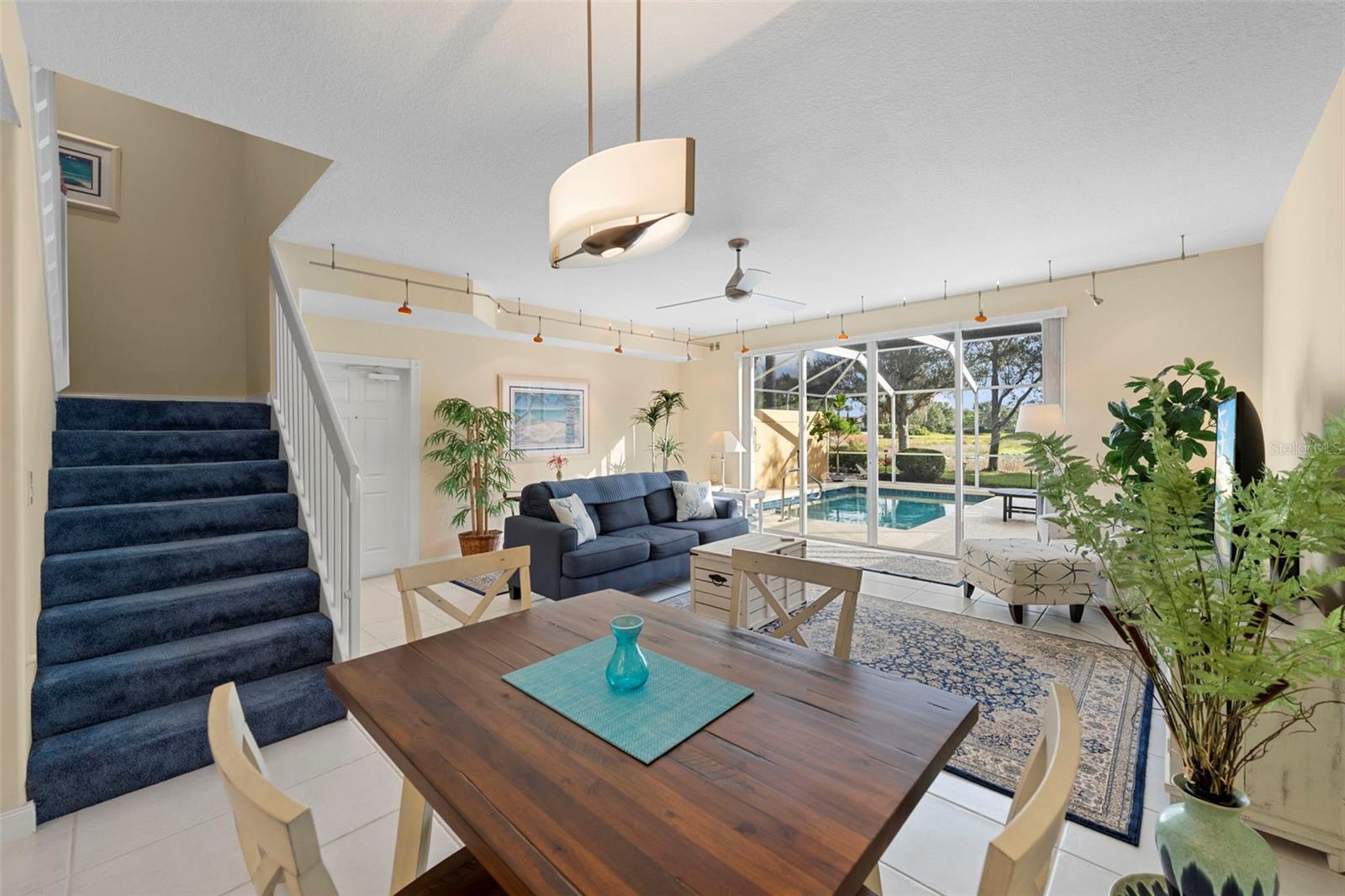 VILLAGEWALK - Residential