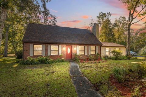 Photo of 811 Moonlight Ln, Brooksville, FL 34601 (MLS # TB8440818)