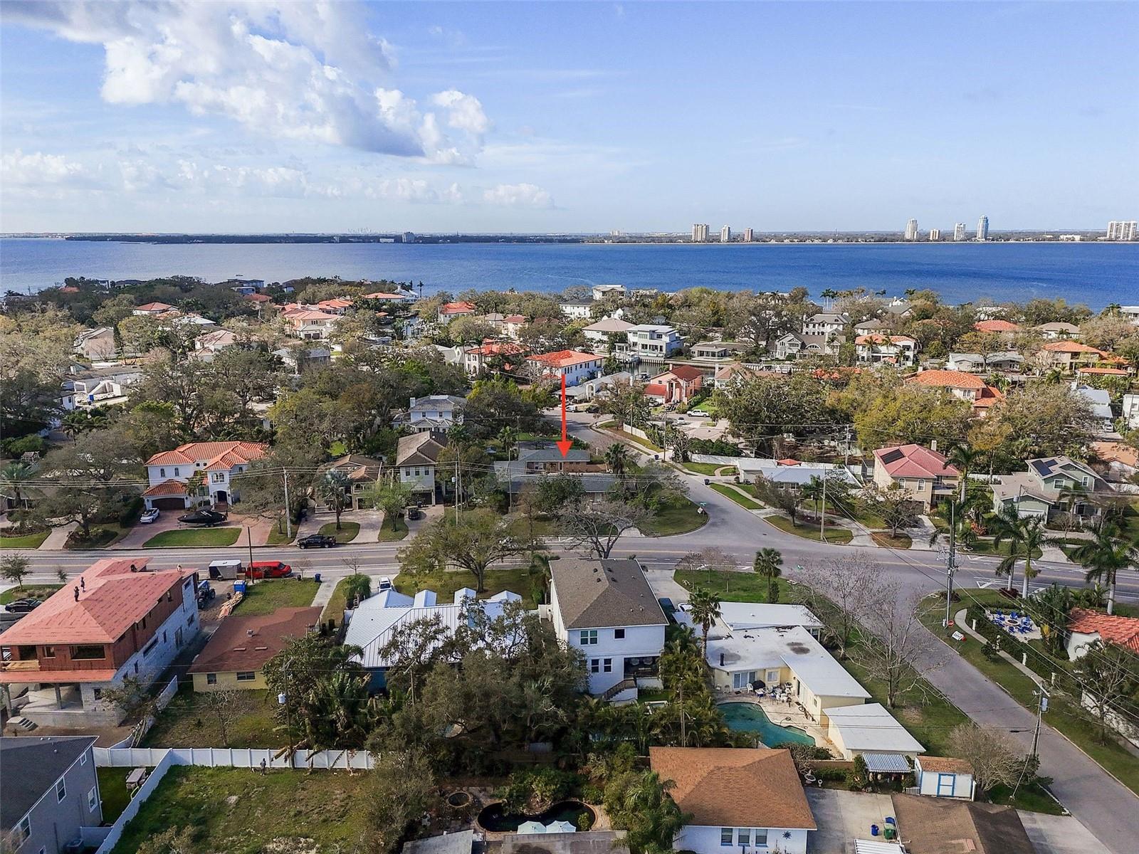 516 W DAVIS BOULEVARD