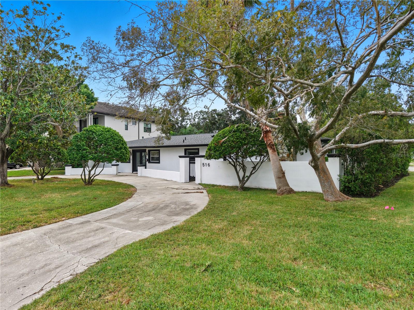 516 W DAVIS BOULEVARD