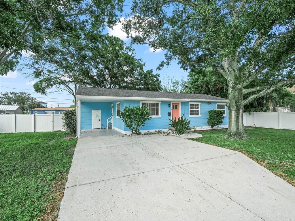 Photo of 125 80th Avenue N, St Petersburg, FL 33702 (MLS # K4903441)