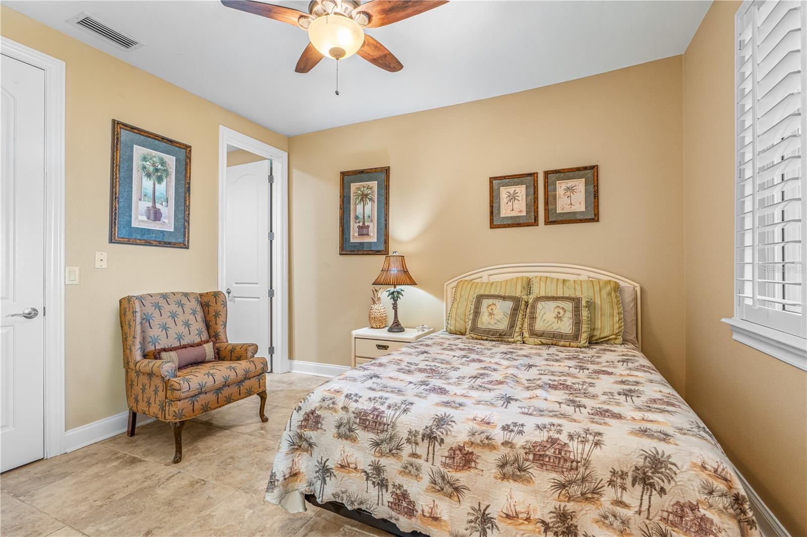 OCEANSIDE BEVERLY BEACH CONDO - Residential