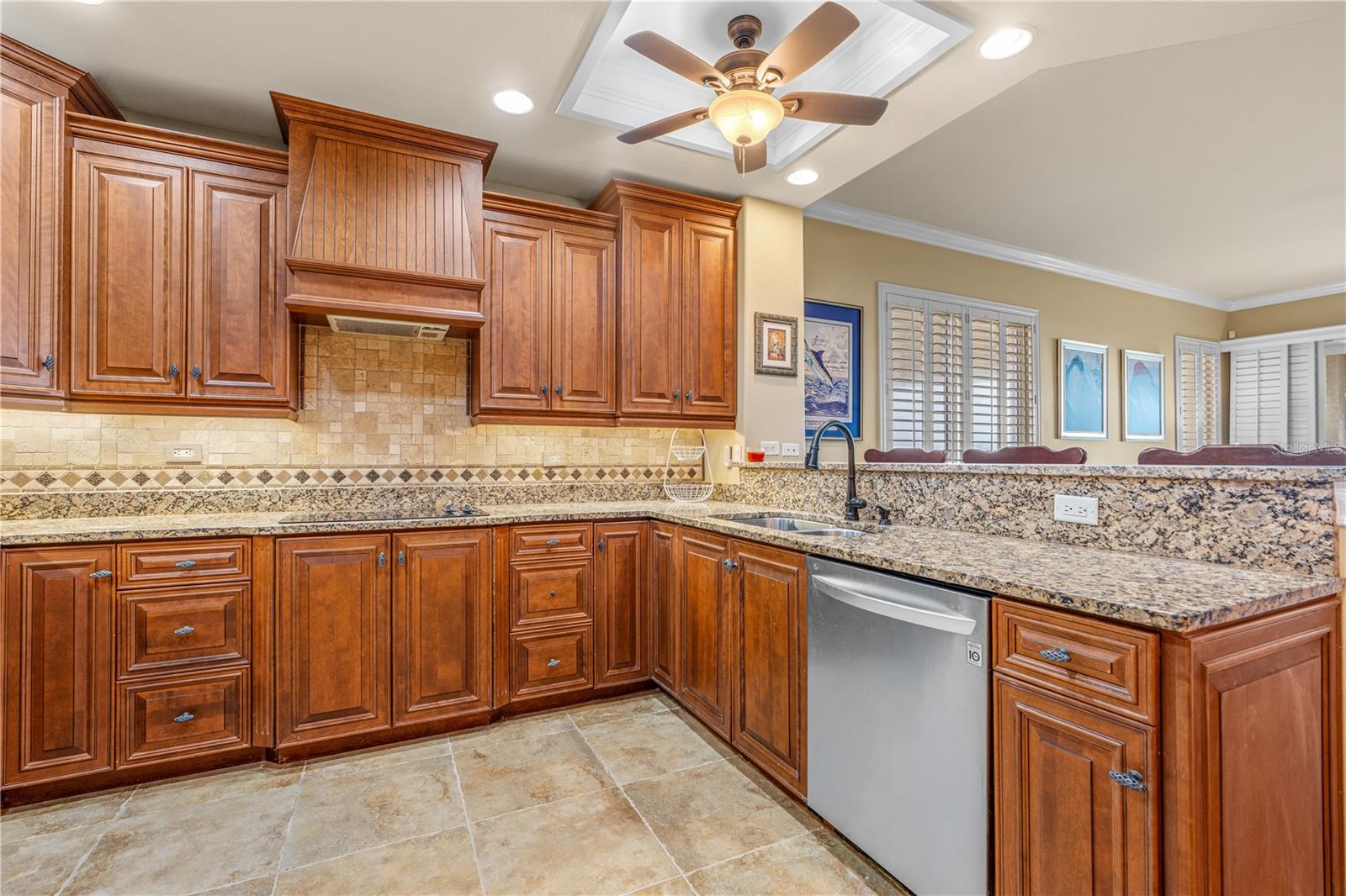 OCEANSIDE BEVERLY BEACH CONDO - Residential