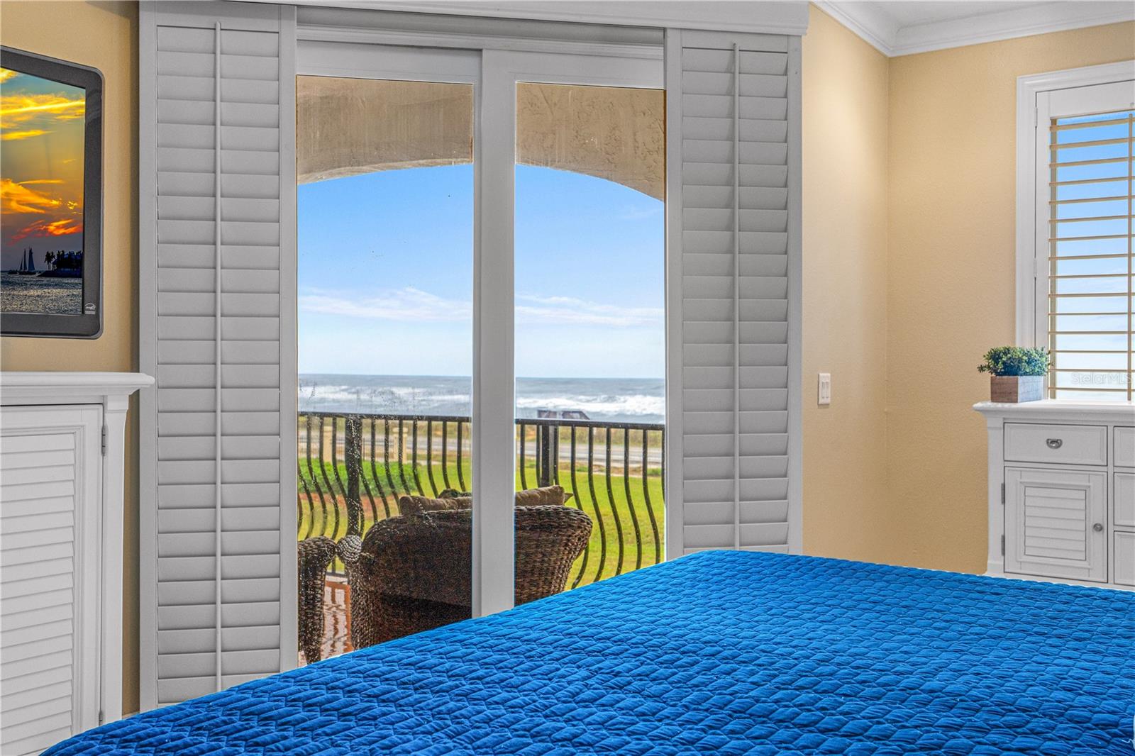 OCEANSIDE BEVERLY BEACH CONDO - Residential