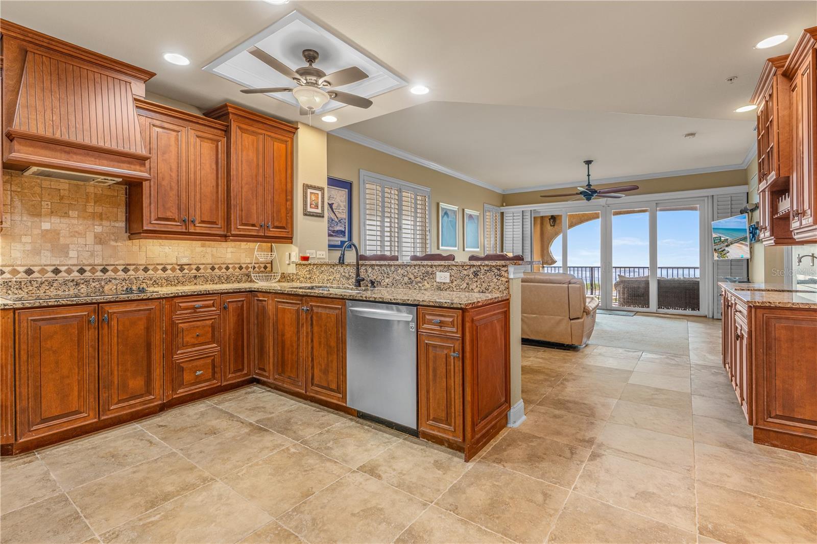 OCEANSIDE BEVERLY BEACH CONDO - Residential