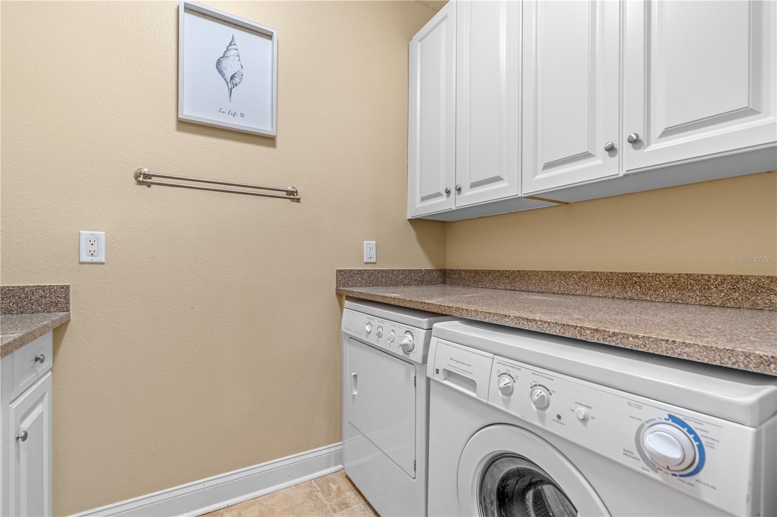 OCEANSIDE BEVERLY BEACH CONDO - Residential