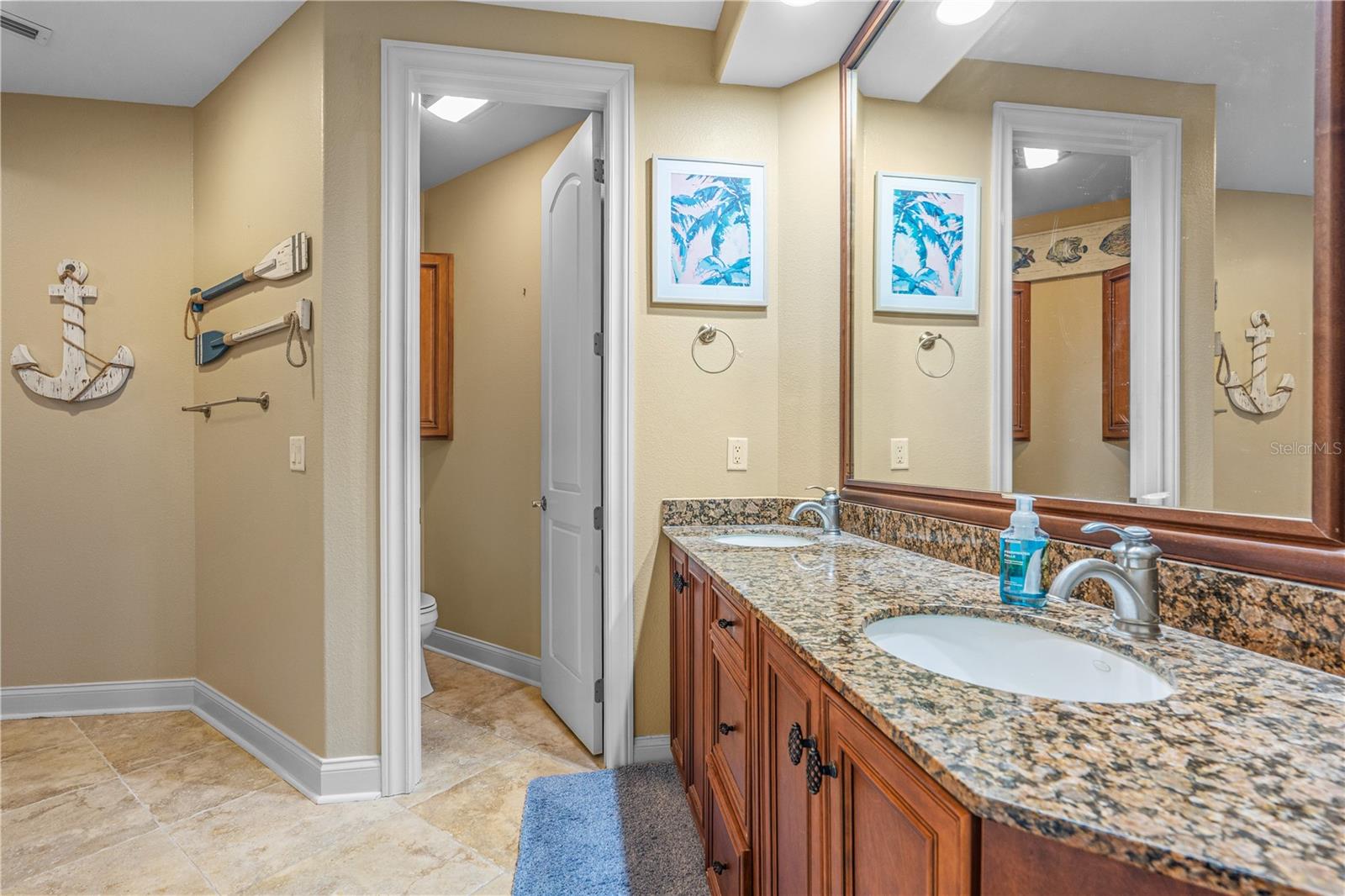 OCEANSIDE BEVERLY BEACH CONDO - Residential