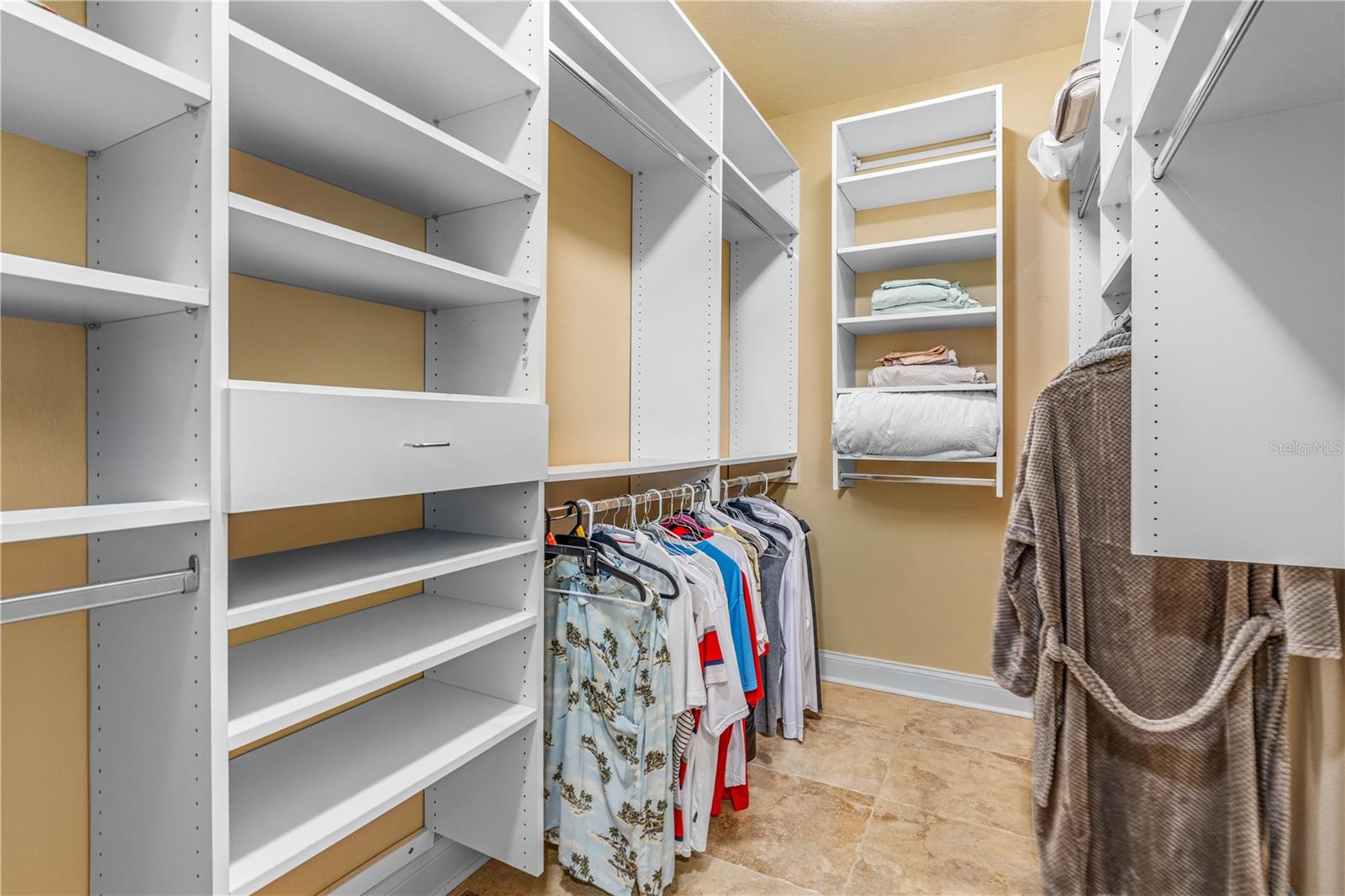 OCEANSIDE BEVERLY BEACH CONDO - Residential