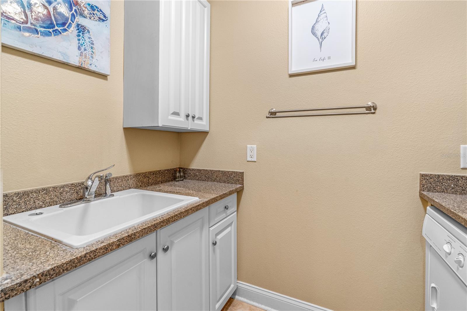 OCEANSIDE BEVERLY BEACH CONDO - Residential