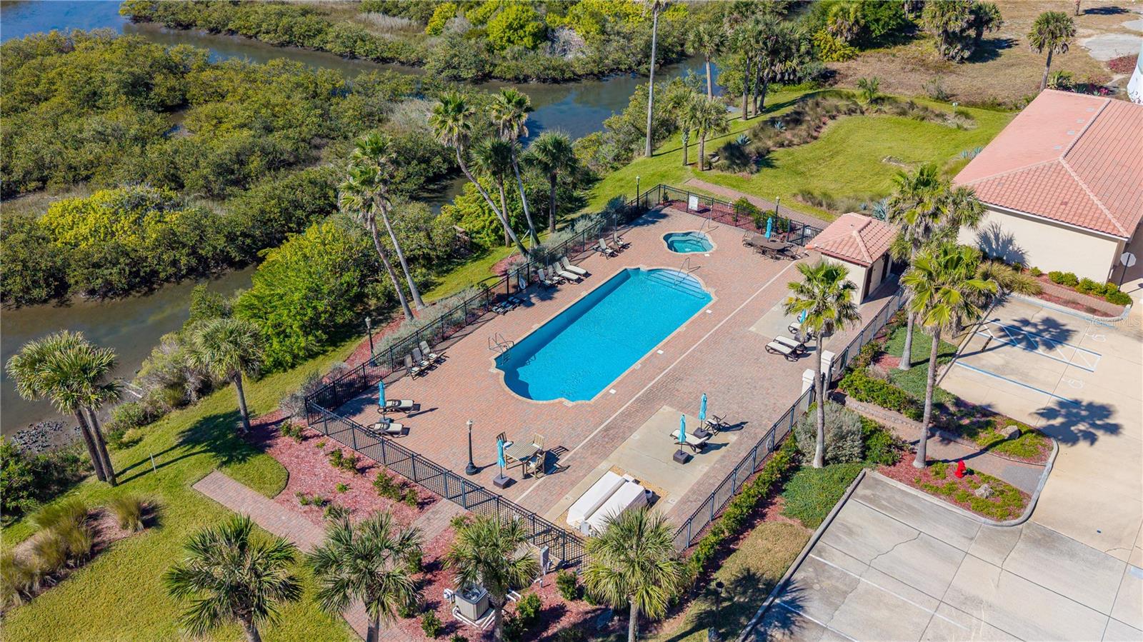 OCEANSIDE BEVERLY BEACH CONDO - Residential