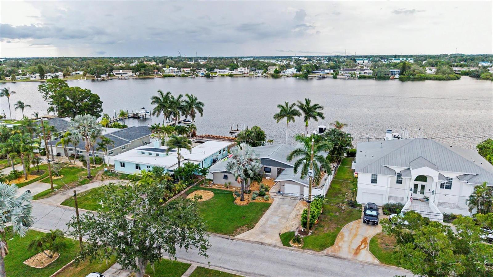 704 BAYSHORE DRIVE