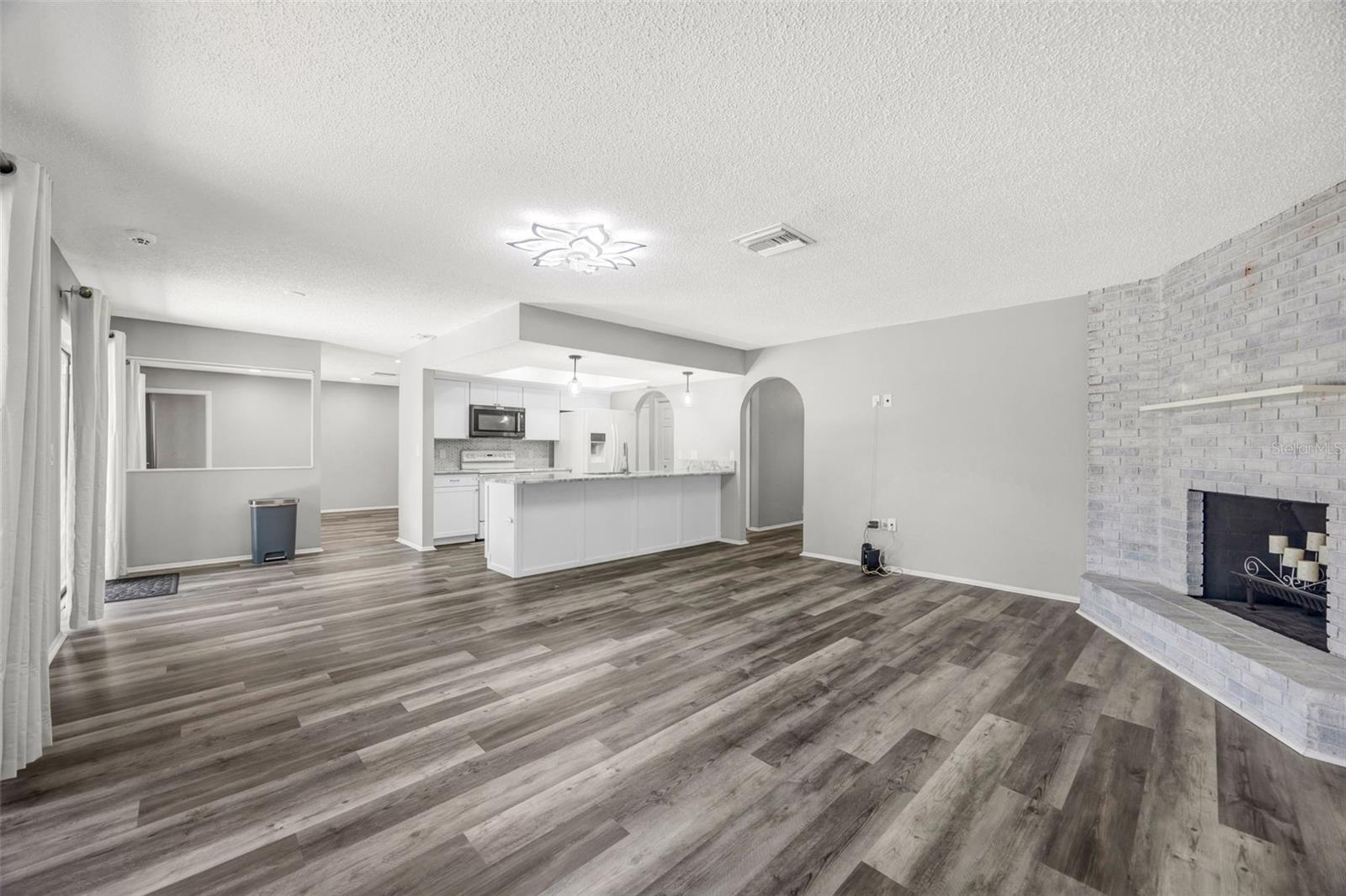 SPRING HILL - Residential