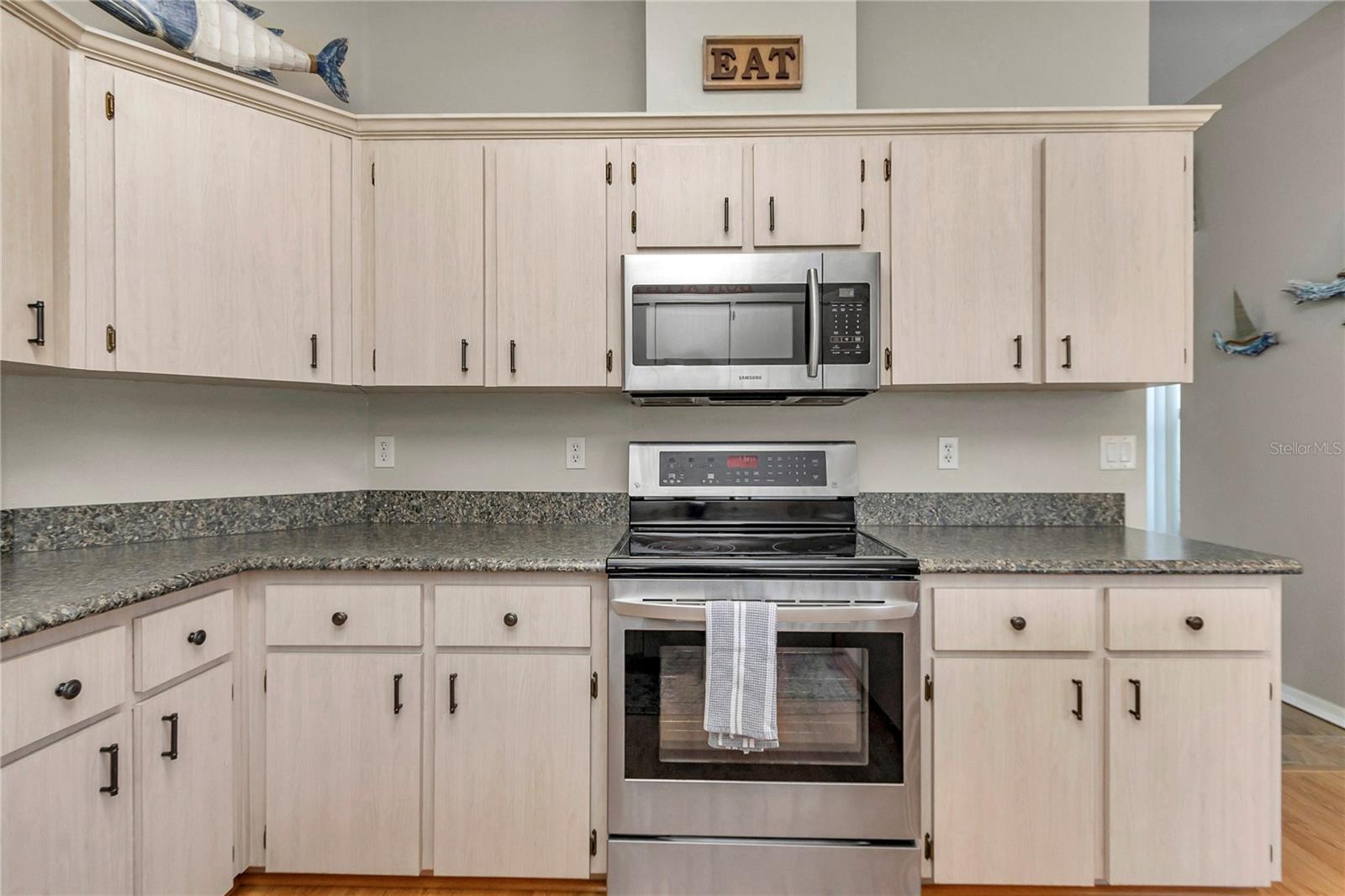 OAK RUN LINKSIDE - Residential