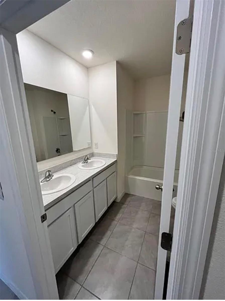 LAKE DIAMOND NORTH - Residential Lease