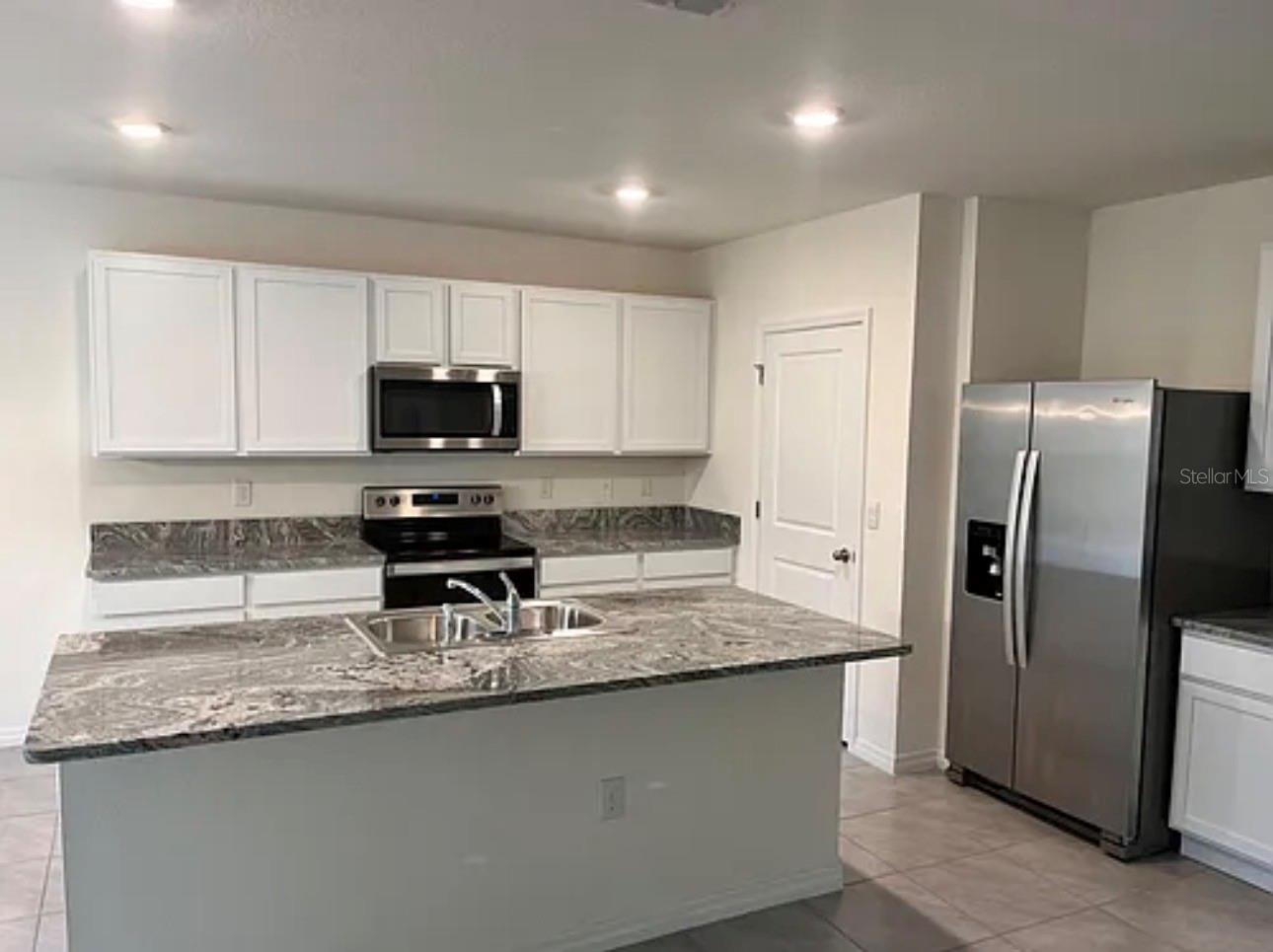 LAKE DIAMOND NORTH - Residential Lease