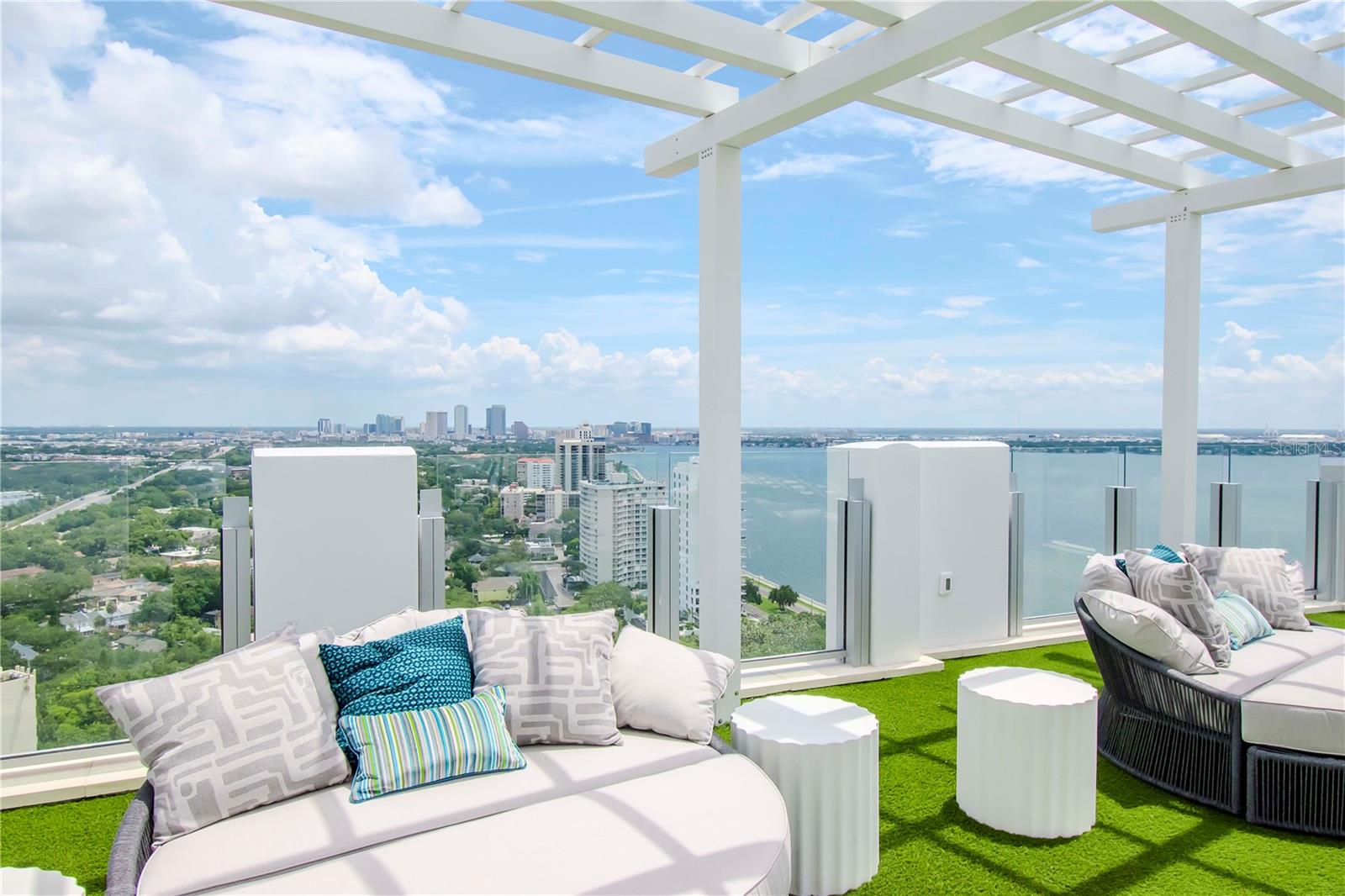 ALTURA BAYSHORE - Residential